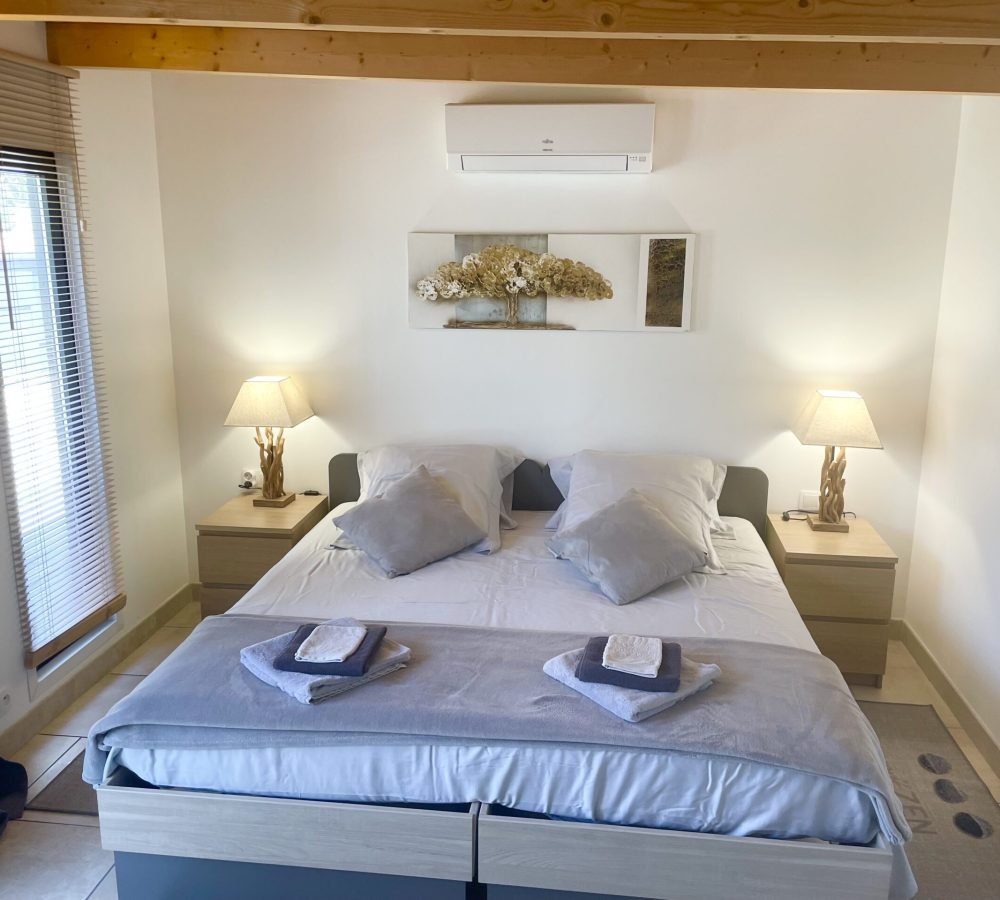 grand lit double cote bleue